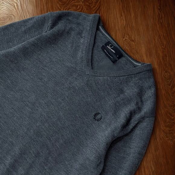 Fred Perry Classic V-Neck Sweater Graphite Marl 100% Merino Wool Size L - Picture 2 of 10